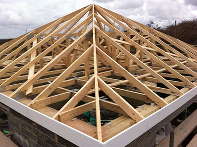 Возведение стропильной системы